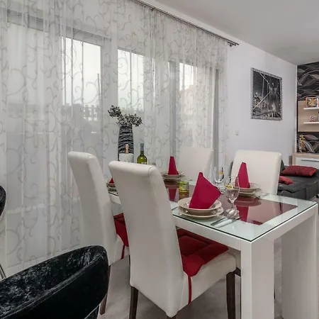 Two Bedroom Marin Апартаменты