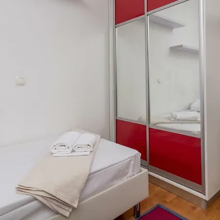 Two Bedroom Marin Трогир