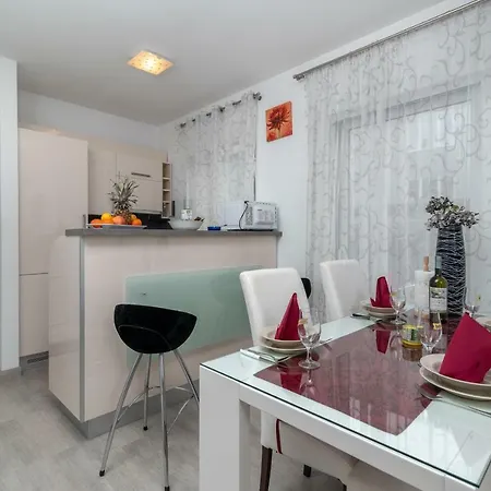 Two Bedroom Marin Апартаменты