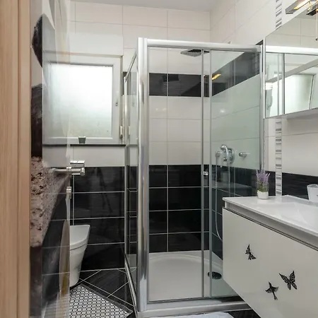 Two Bedroom Marin Трогир