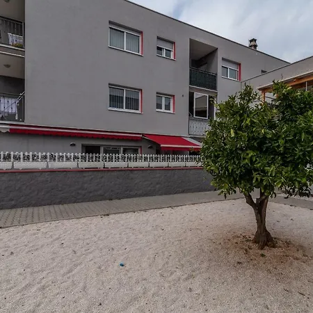 Two Bedroom Marin Apartmán *