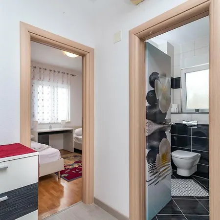 Two Bedroom Marin Трогир