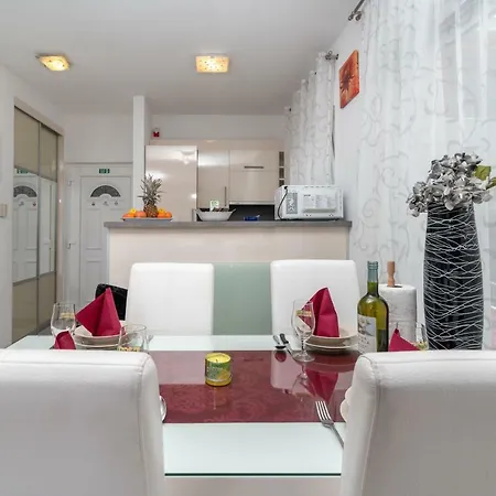 Апартаменты Two Bedroom Marin