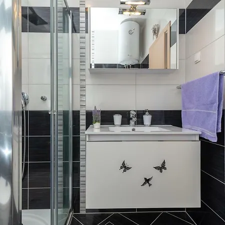 Two Bedroom Marin Трогир