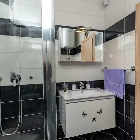 Two Bedroom Marin Трогир